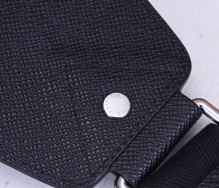 L0vis Vvtt0n Avenue Sling Bag Taiga Black For Men, Men’s Bags, Messenger And Crossbody Bags 12.2in/31cm LV M30443