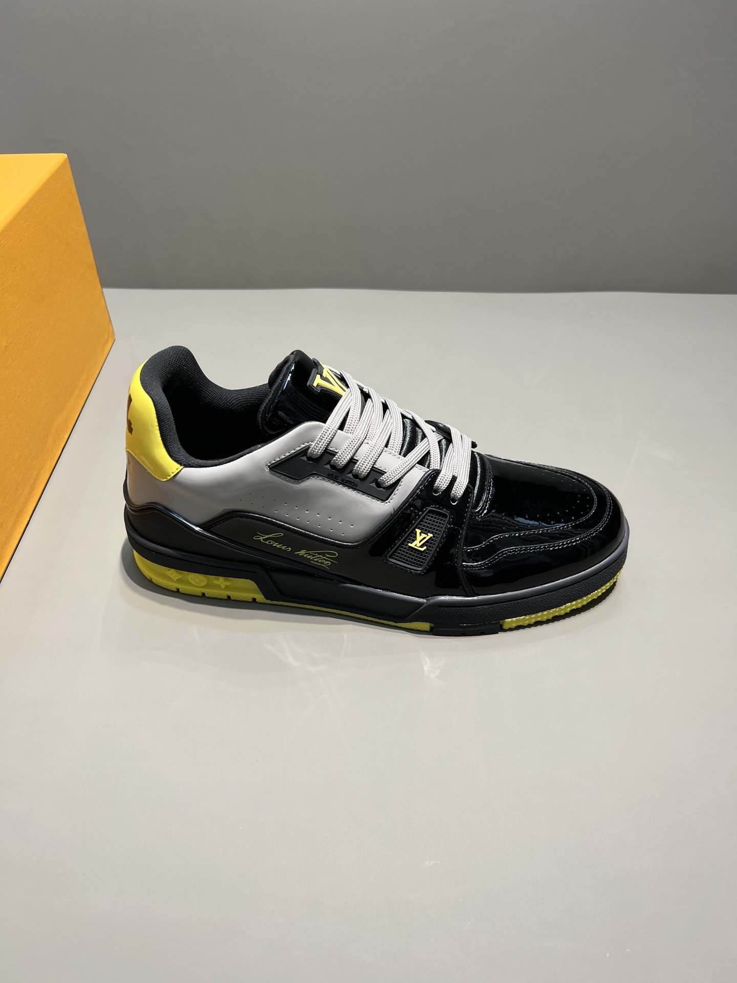 L0vis Vvtt0n Trainer Sneaker Patent Canvas Black Virgil Abloh For Men LV 1A9JTV