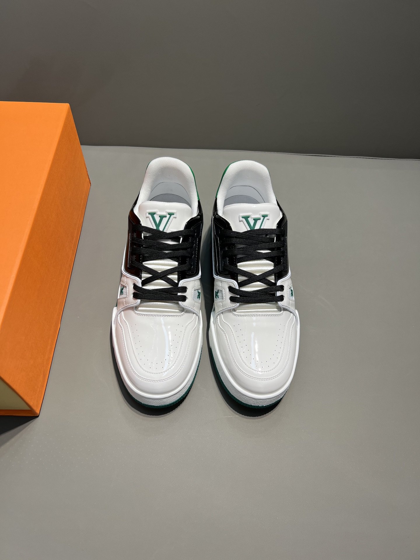 L0vis Vvtt0n Trainer Sneaker White/Black Virgil Abloh For Men LV