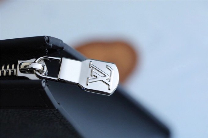 L0vis Vvtt0n Pochette Voyage MM Damier Graphite 3D Canvas Grey For Men, Men’s Travel Accessories 27cm LV N60444