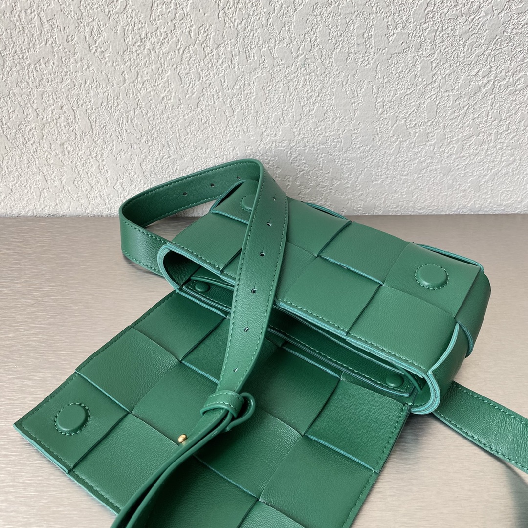 B0tt*ga Ven*ta Belt Cassette Dark Green, For Women, Women’s Bags 6.9in/17.5cm