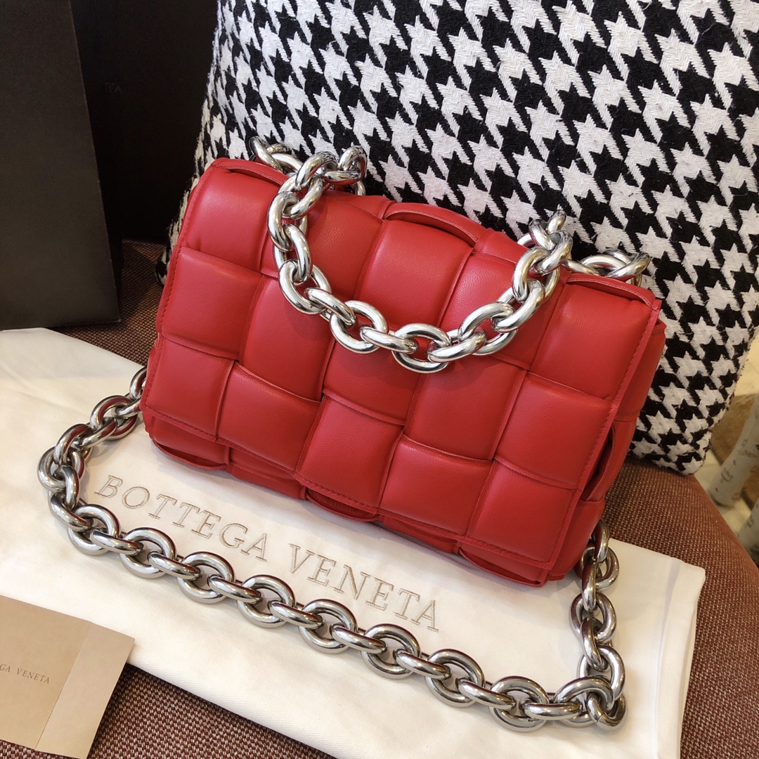 B0tt*ga Ven*ta Chain Cassette Red, For Women, Women’s Bags 10.2in/26cm