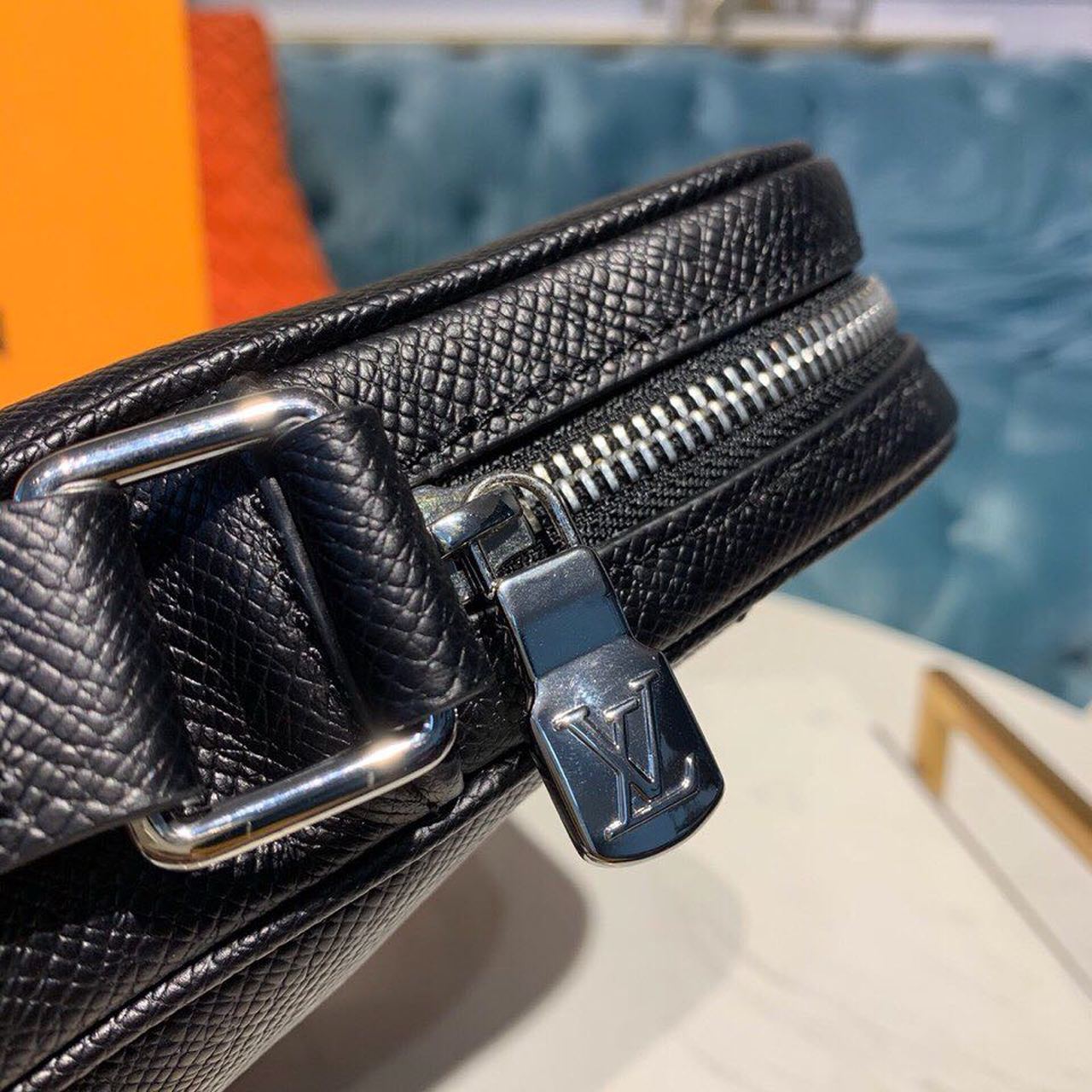 L0vis Vvtt0n Alex Messenger BB Taiga Black For Men, Men’s Bags, Shoulder And Crossbody Bags 9.8in/25cm LV M30265