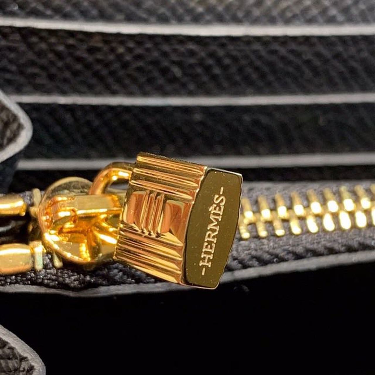 H**me5 Kelly Wallet To Go Woc Black With Gold Toned Hardware Bag For Women 8.2in/21cm