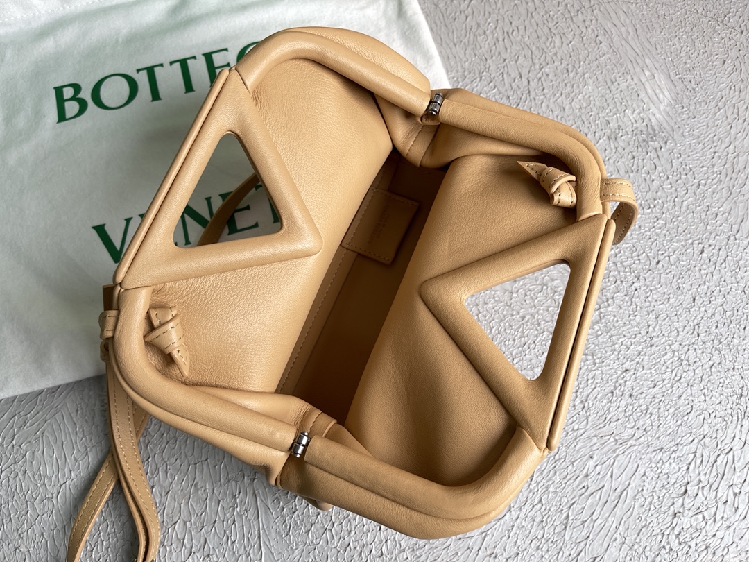 B0tt*ga Ven*ta Point Brown, For Women, Women’s Bags 8.6in/22cm