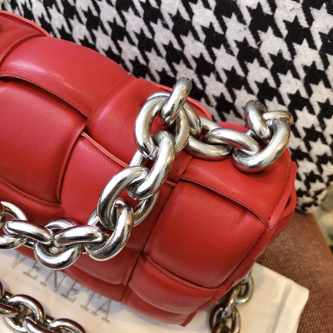 B0tt*ga Ven*ta Chain Cassette Red, For Women, Women’s Bags 10.2in/26cm