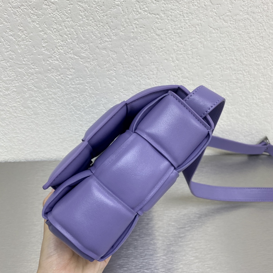 B0tt*ga Ven*ta Padded Cassette Violet, For Women, Women’s Bags 10.2in/26cm