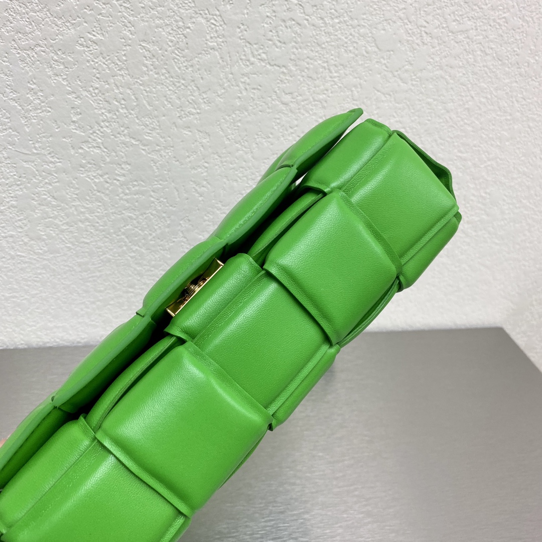 B0tt*ga Ven*ta Padded Cassette Green, For Women, Women’s Bags 10.2in/26cm 591970VCQR13724