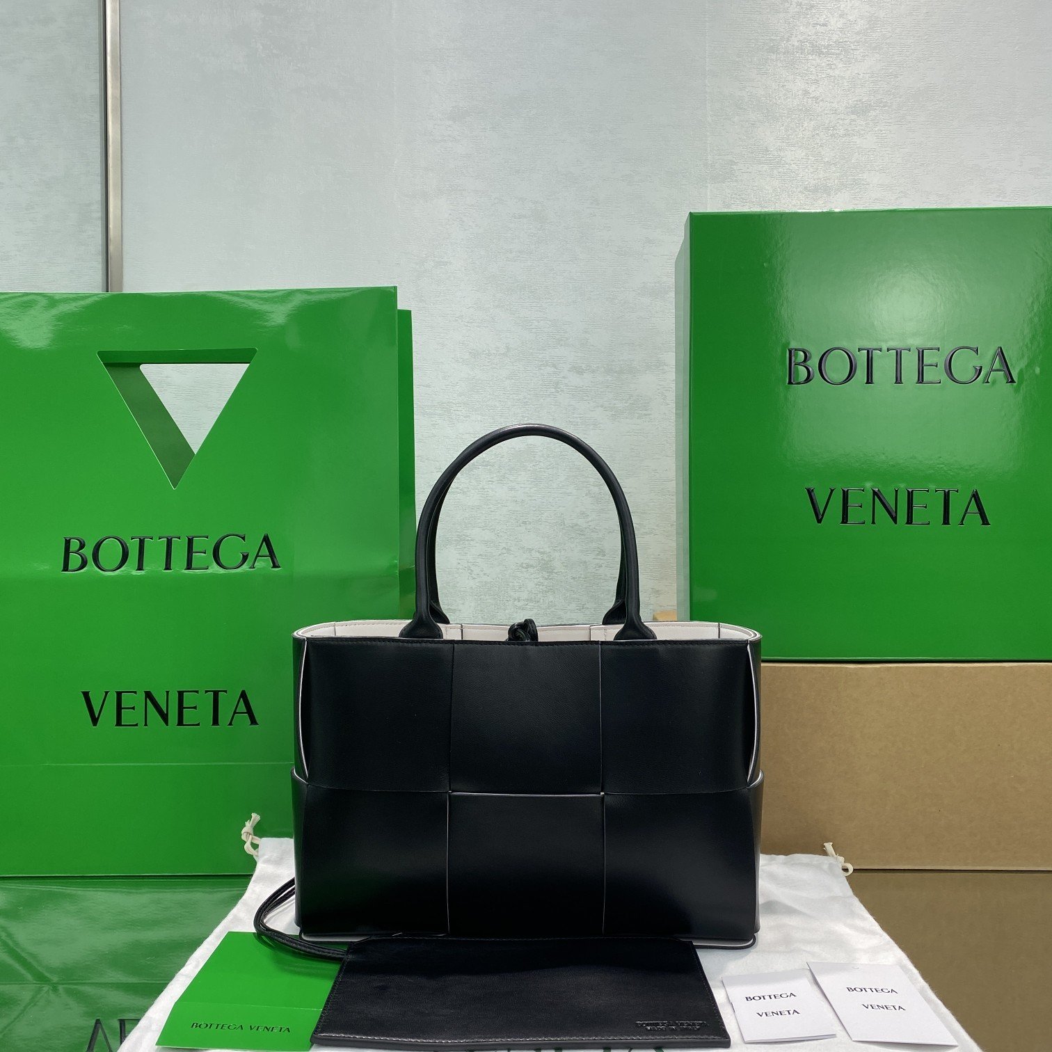 B0tt*ga Ven*ta Small Arco Tote Bag Black, For Women, Women’s Bags 14.2in/36cm