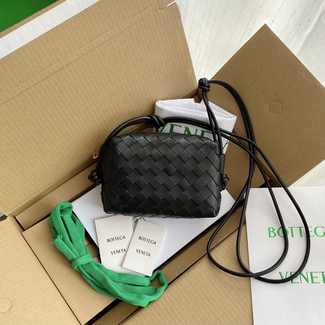 B0tt*ga Ven*ta Mini Loop Camera Bag Black, For Women, Women’s Bags 6.7in/17cm 680254V1G118425