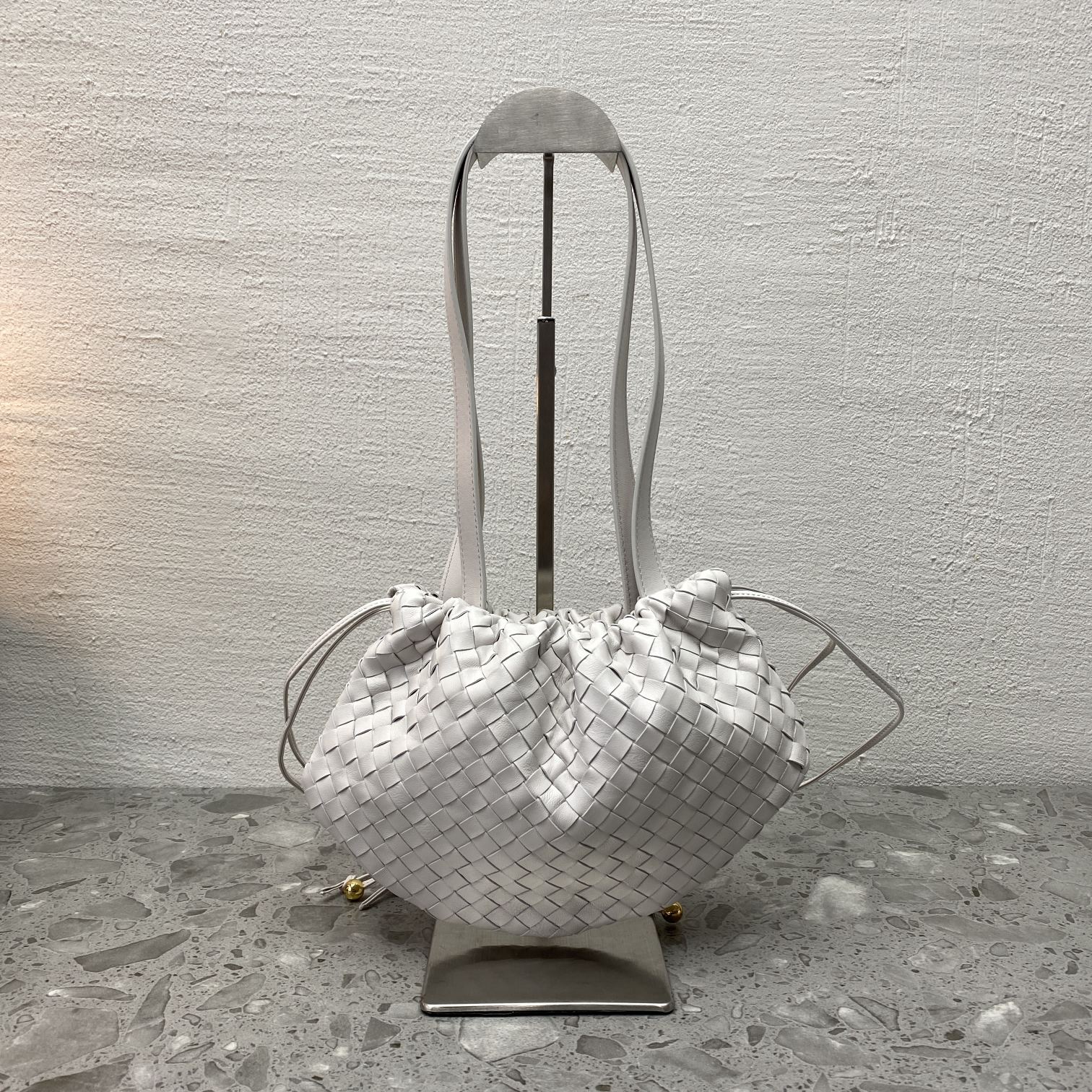 B0tt*ga Ven*ta Shoulder Bag White, For Women, Women’s Bags 10.2in/26cm 651811V08Z19143