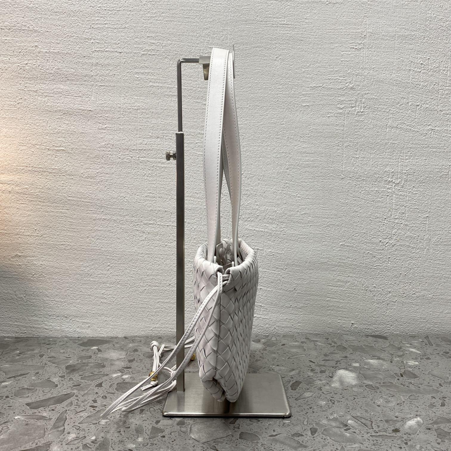 B0tt*ga Ven*ta Shoulder Bag White, For Women, Women’s Bags 10.2in/26cm 651811V08Z19143