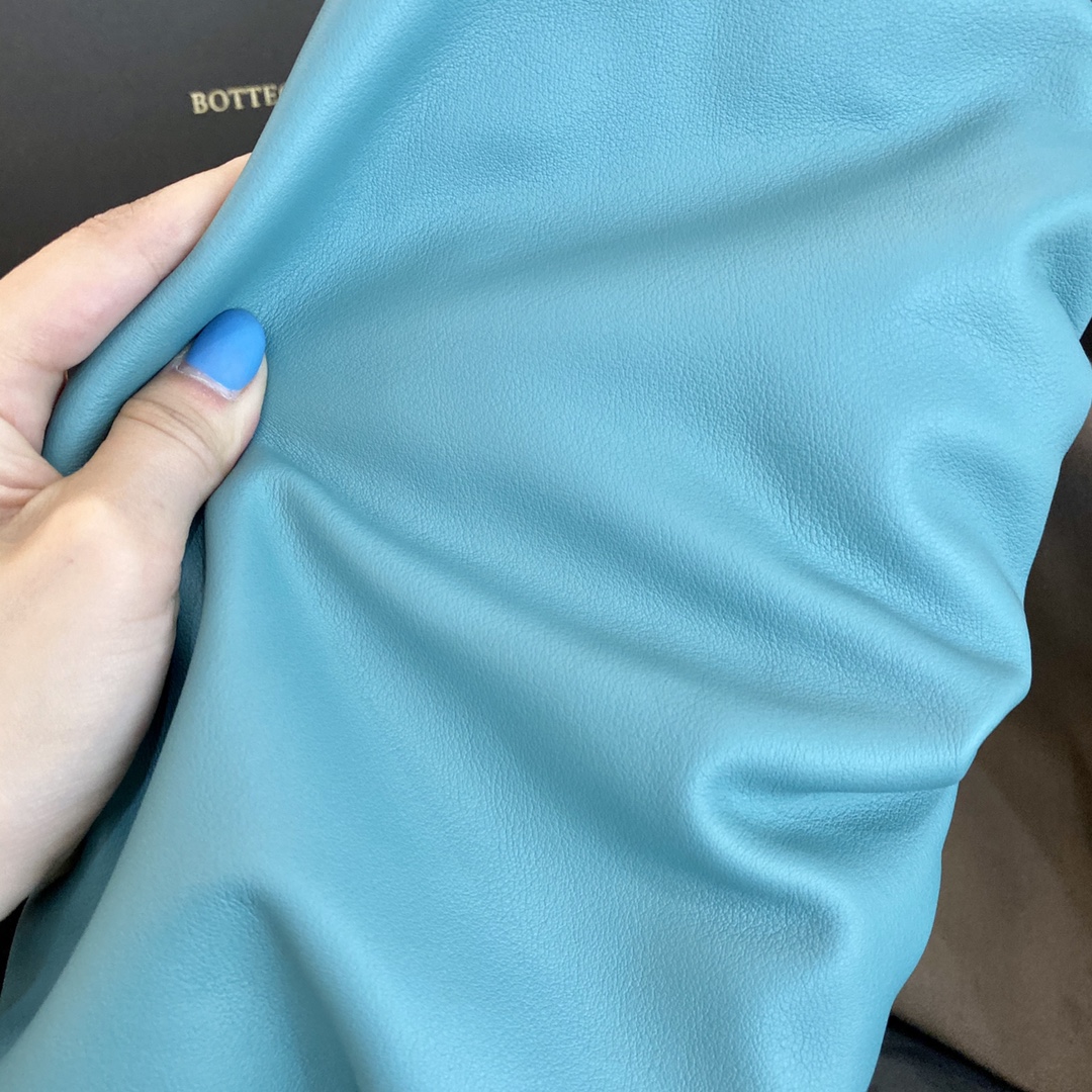 B0tt*ga Ven*ta Chain Pouch Red, For Women, Women’s Bags 12.2in/31cm