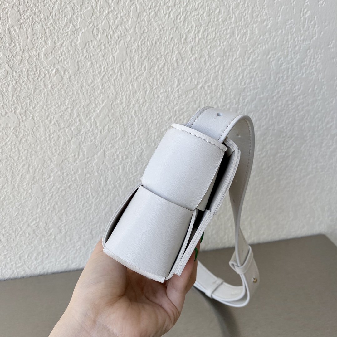 B0tt*ga Ven*ta Belt Cassette White, For Women, Women’s Bags 7in/18cm 668572VMAY19009