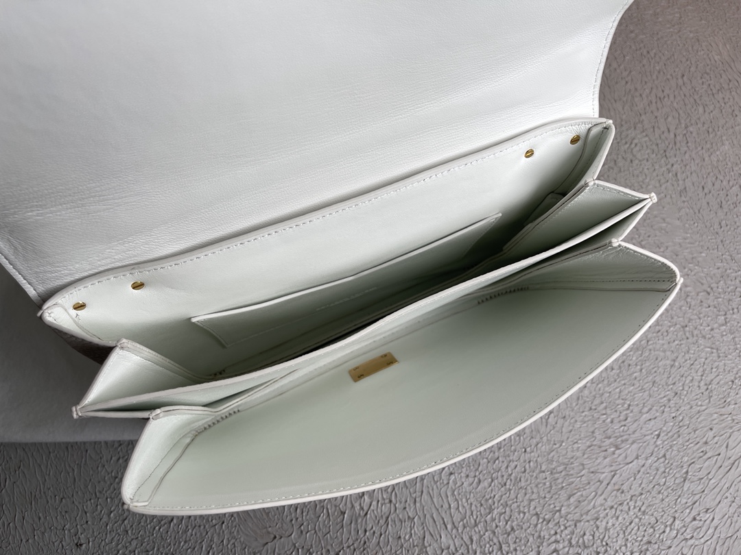 B0tt*ga Ven*ta Mount White, For Women, Women’s Bags 10.6in/27cm