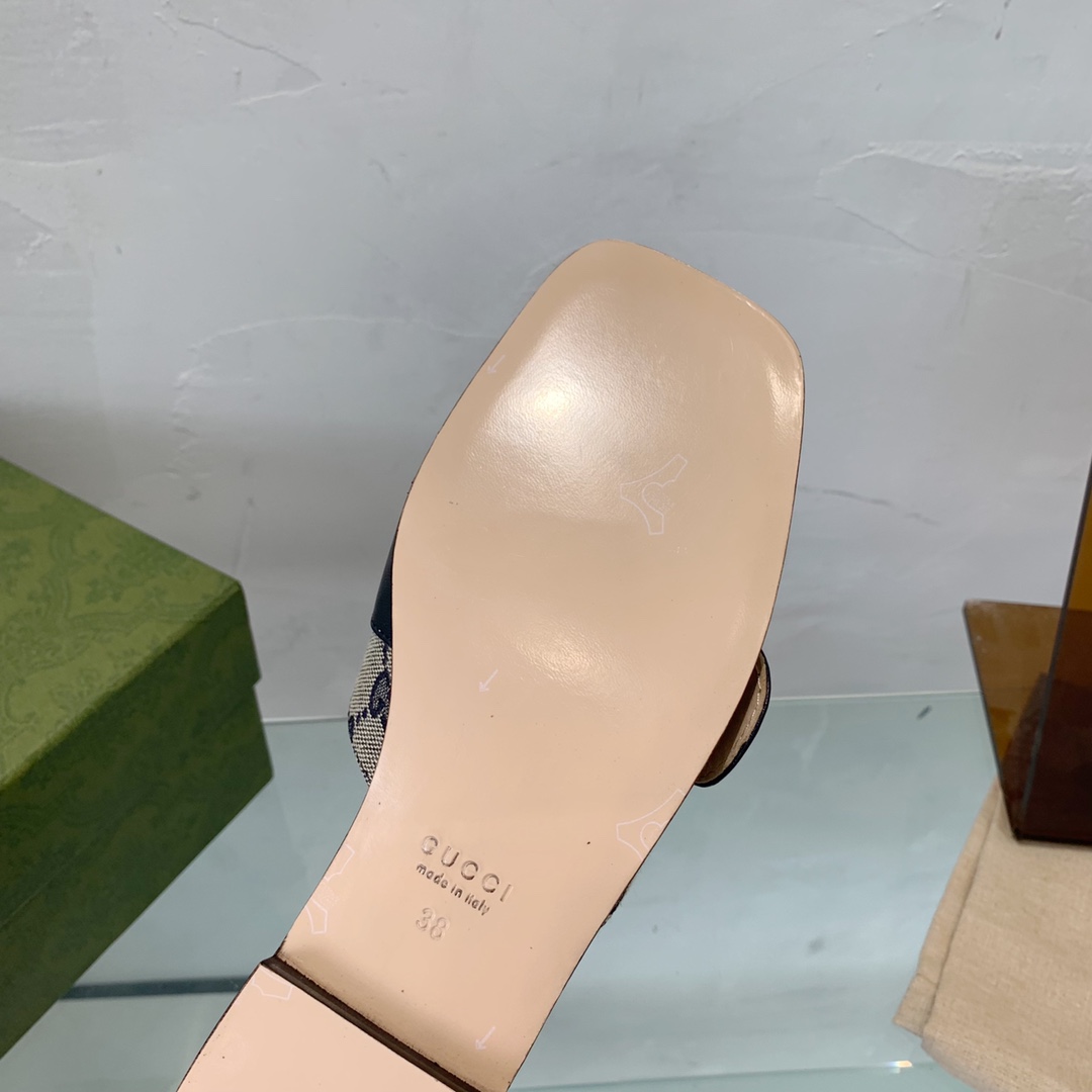 Gvc*1 Blondie Matelasse Canvas Slide Sandal Black For Women GG