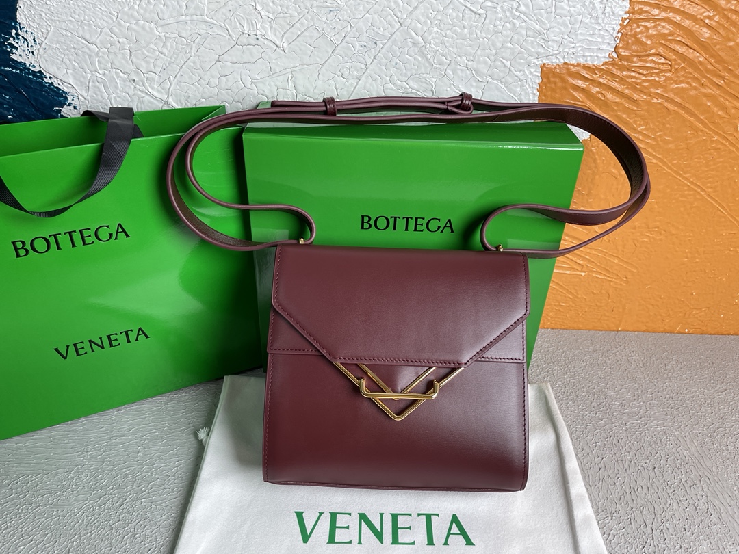 B0tt*ga Ven*ta Clip Bag Purple, For Women, Women’s Bags 9in/23cm