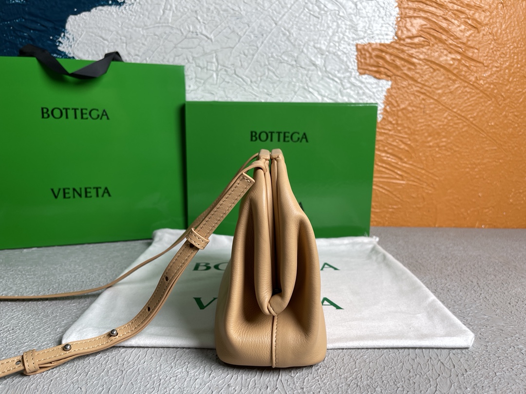 B0tt*ga Ven*ta Point Brown, For Women, Women’s Bags 8.6in/22cm