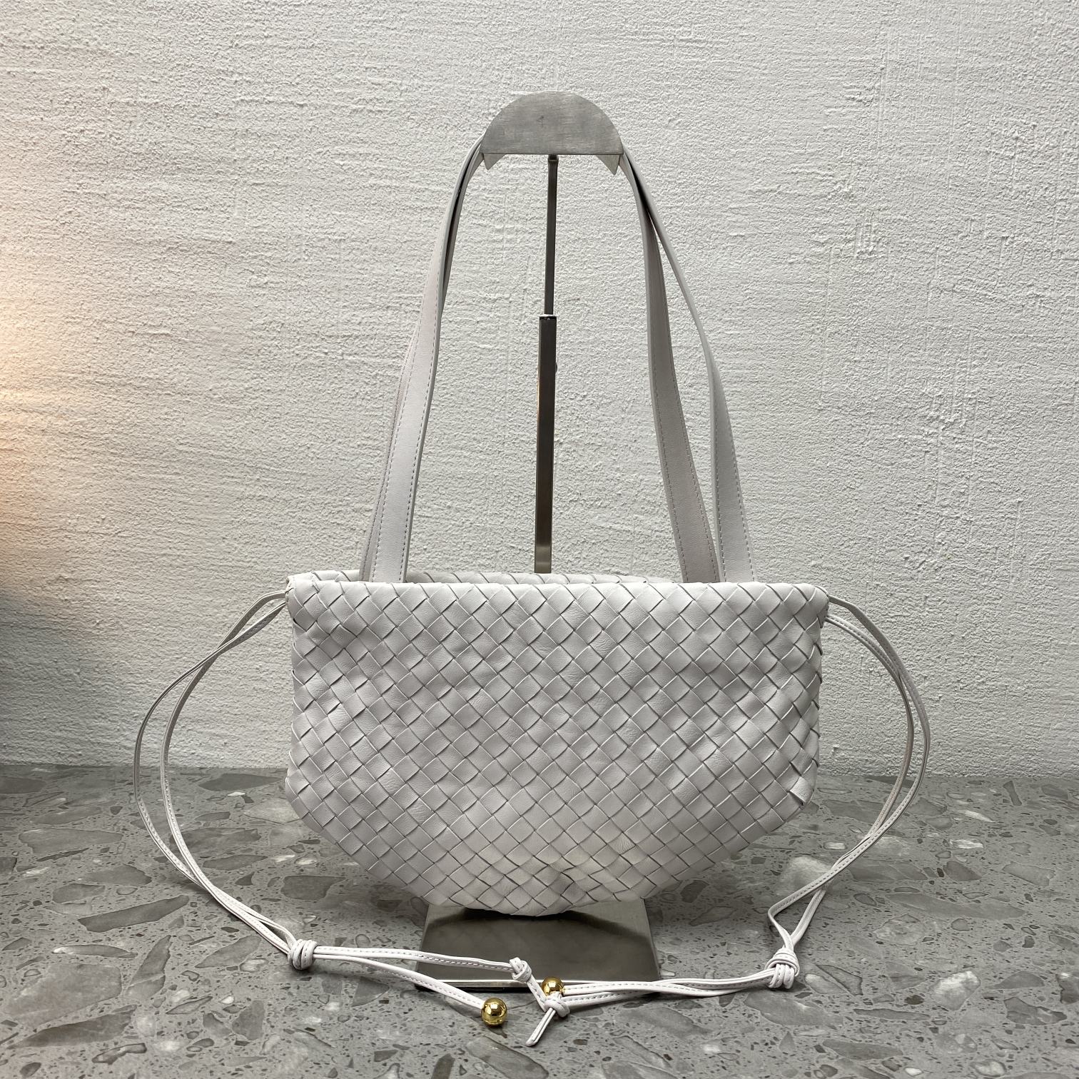 B0tt*ga Ven*ta Shoulder Bag White, For Women, Women’s Bags 10.2in/26cm 651811V08Z19143