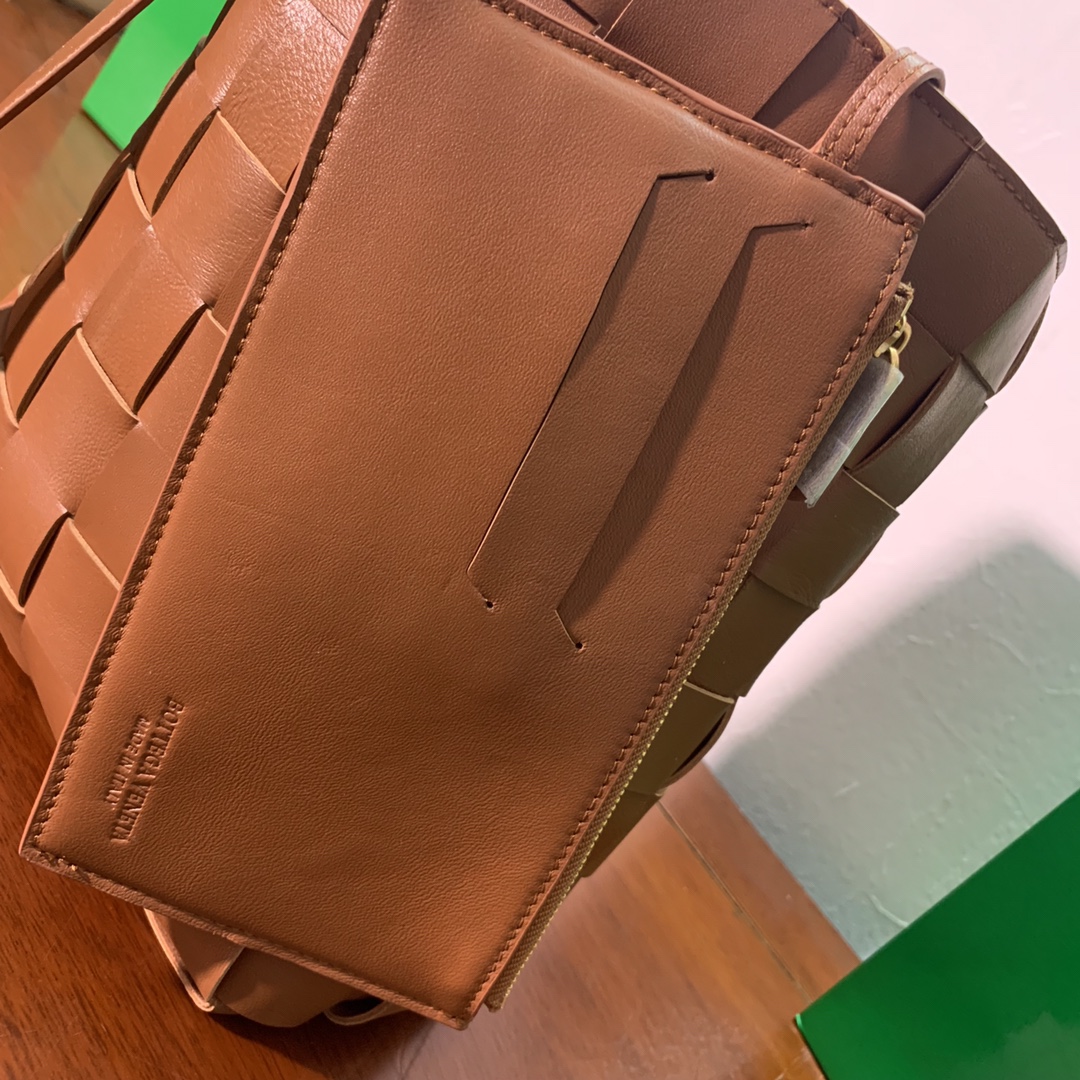 B0tt*ga Ven*ta Shoulder Bag Nappa Brown, For Women, Women’s Bags 12.9in/33cm