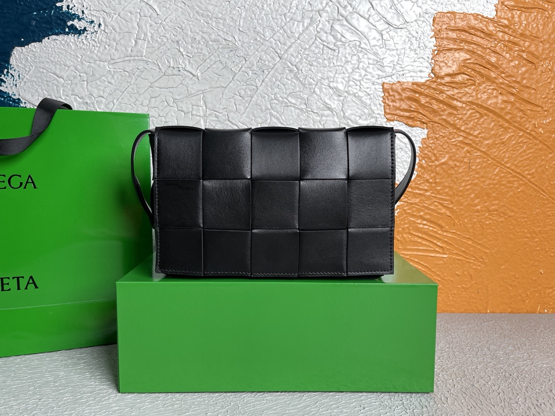 [True-to-ORIGINAL] B0tt*ga Ven*ta Cassette Black For Women 9.1in/23cm 578004VMAY11229