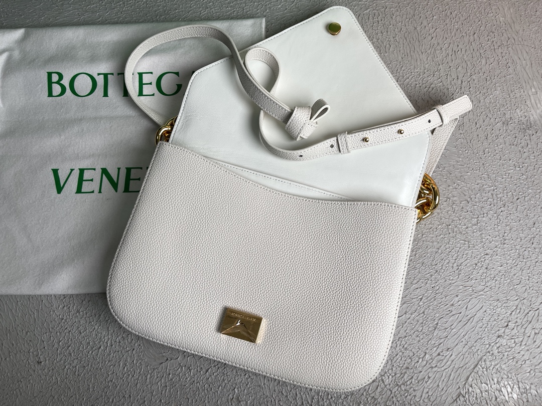 B0tt*ga Ven*ta Mount White, For Women, Women’s Bags 10.6in/27cm