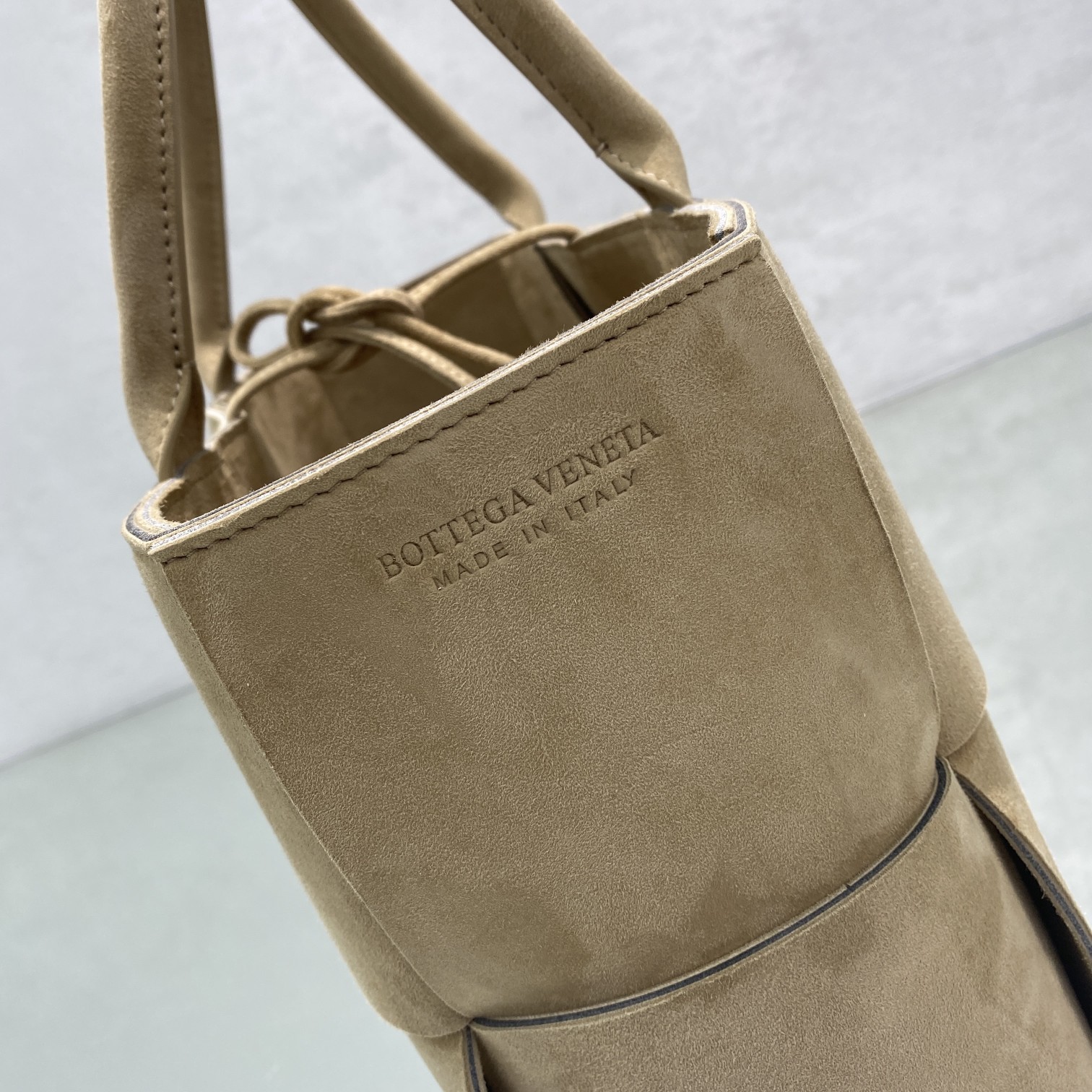 B0tt*ga Ven*ta Small Arco Tote Bag Brown, For Women, Women’s Bags 14.2in/36cm