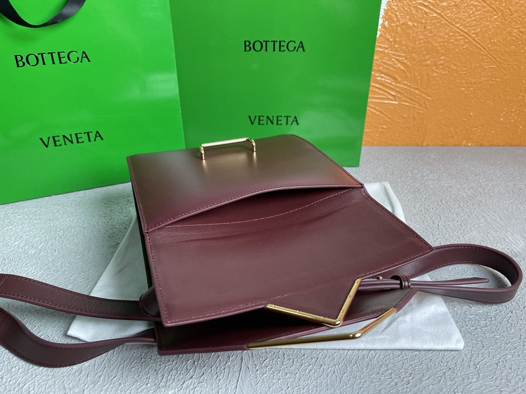 B0tt*ga Ven*ta Clip Bag Purple, For Women, Women’s Bags 9in/23cm