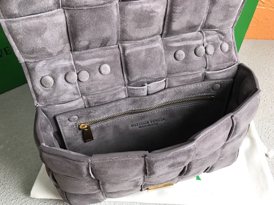 B0tt*ga Ven*ta Chain Cassette Gray, For Women, Women’s Bags 10.2in/26cm