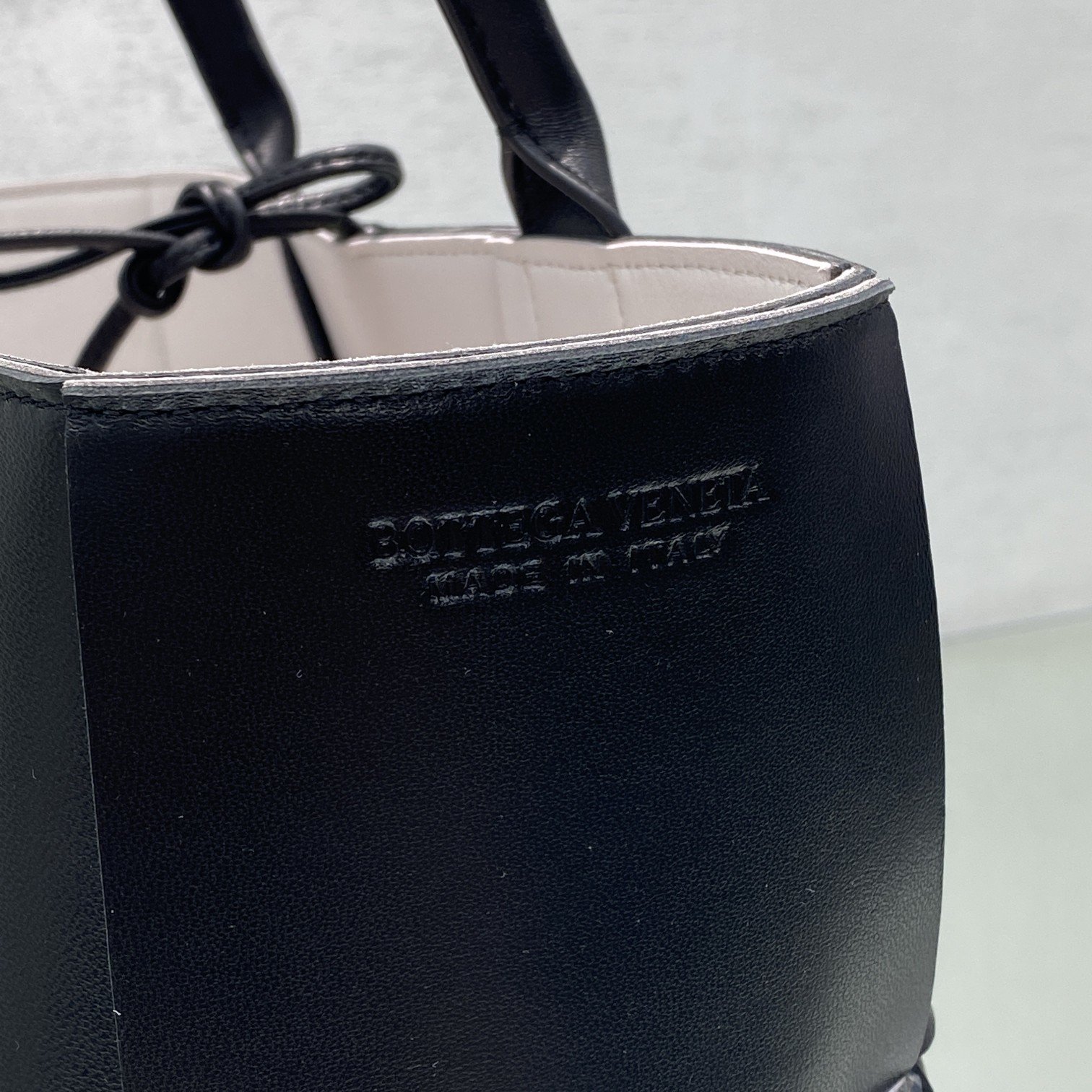 B0tt*ga Ven*ta Small Arco Tote Bag Black, For Women, Women’s Bags 14.2in/36cm