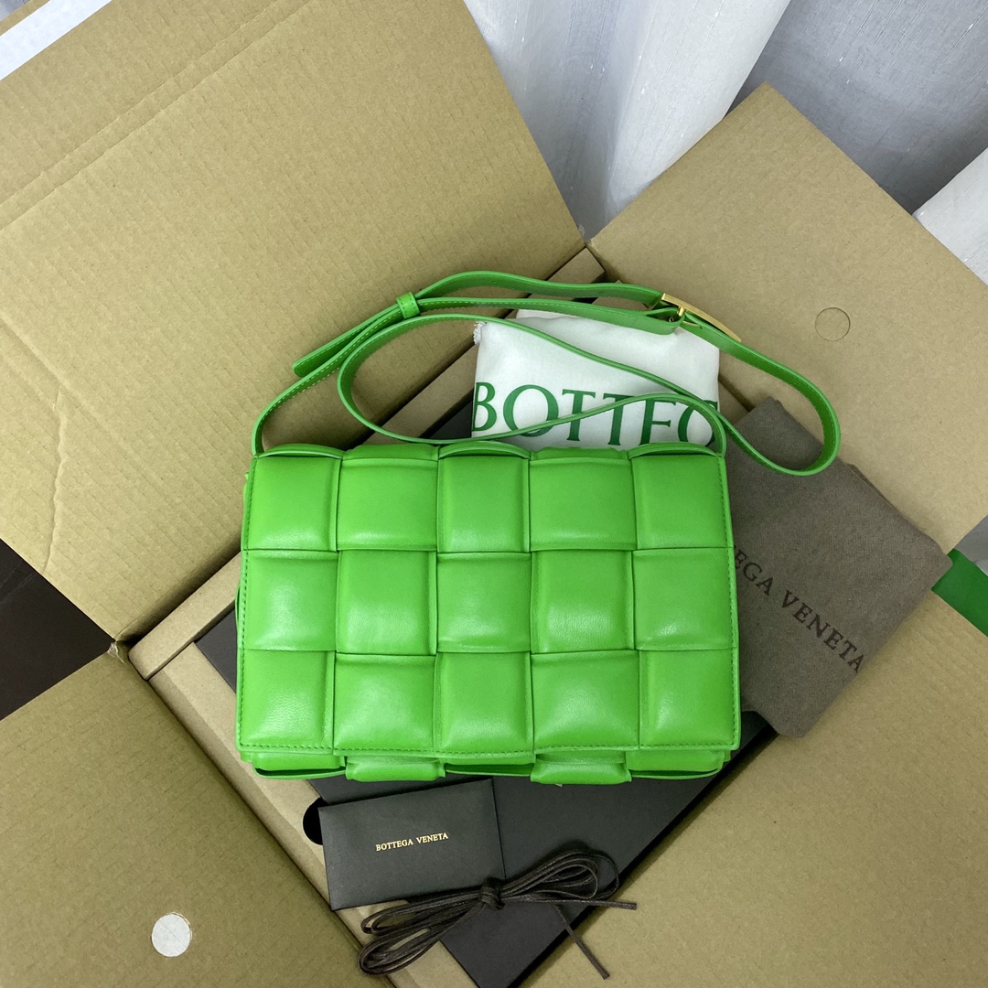 B0tt*ga Ven*ta Padded Cassette Green, For Women, Women’s Bags 10.2in/26cm 591970VCQR13724