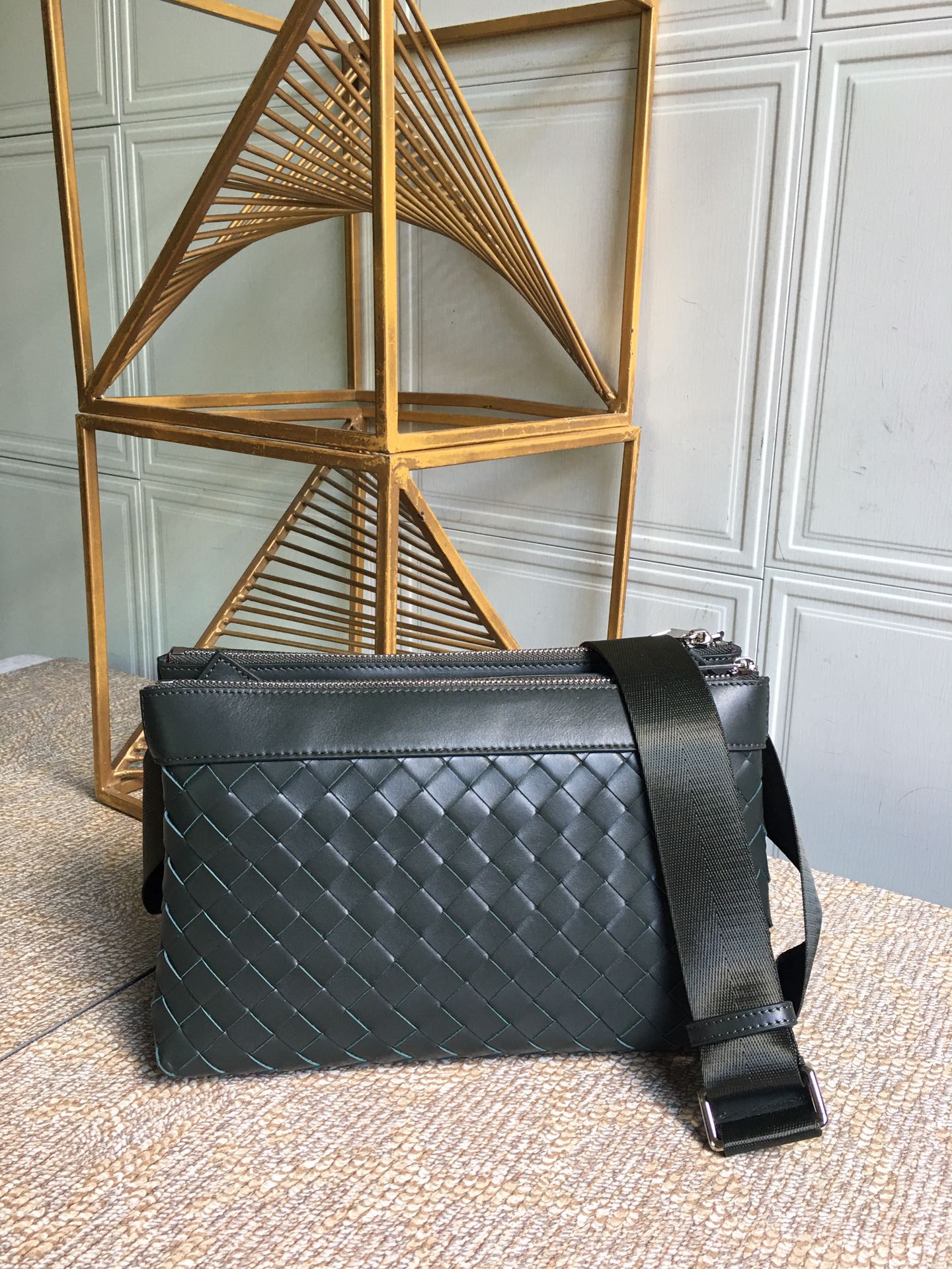 B0tt*ga Ven*ta Classic Intrecciato Green, For Women, Women’s Bags 10.2in/26cm