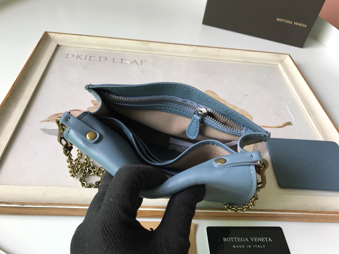 B0tt*ga Ven*ta Crossbody Blue, For Women, Women’s Bags 6.9in/17.5cm