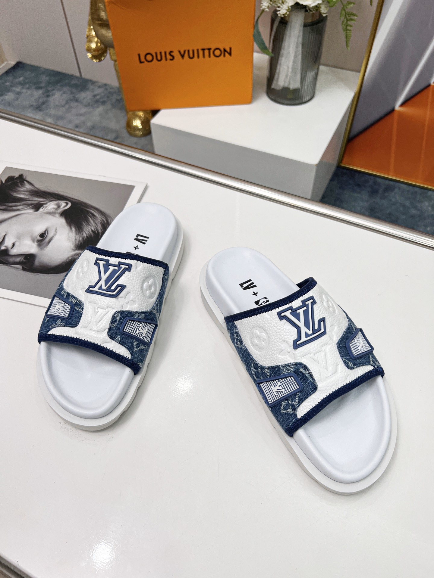 L0vis Vvtt0n Women’s Pool Pillow Comfort Mule Blue For Women LV