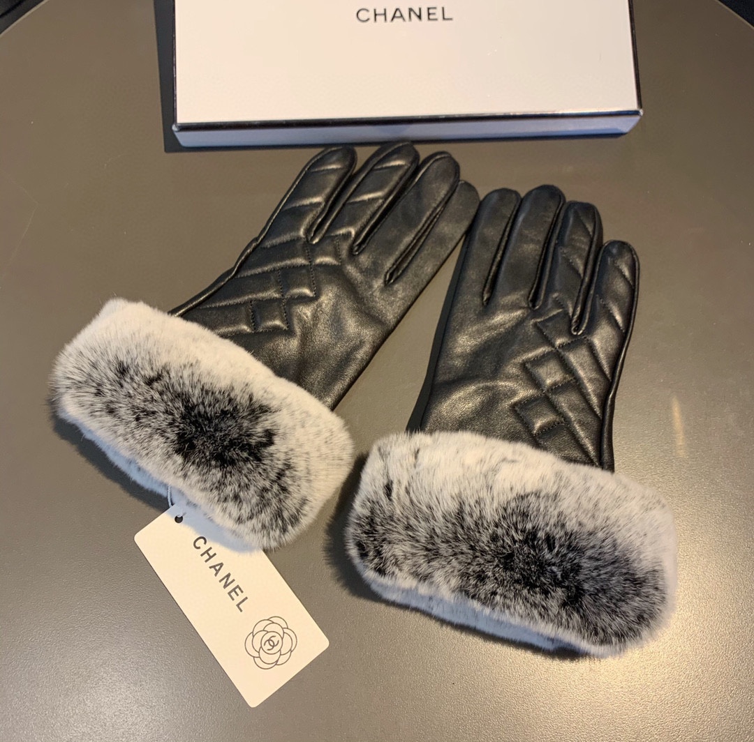 Ch**el Gloves In Black