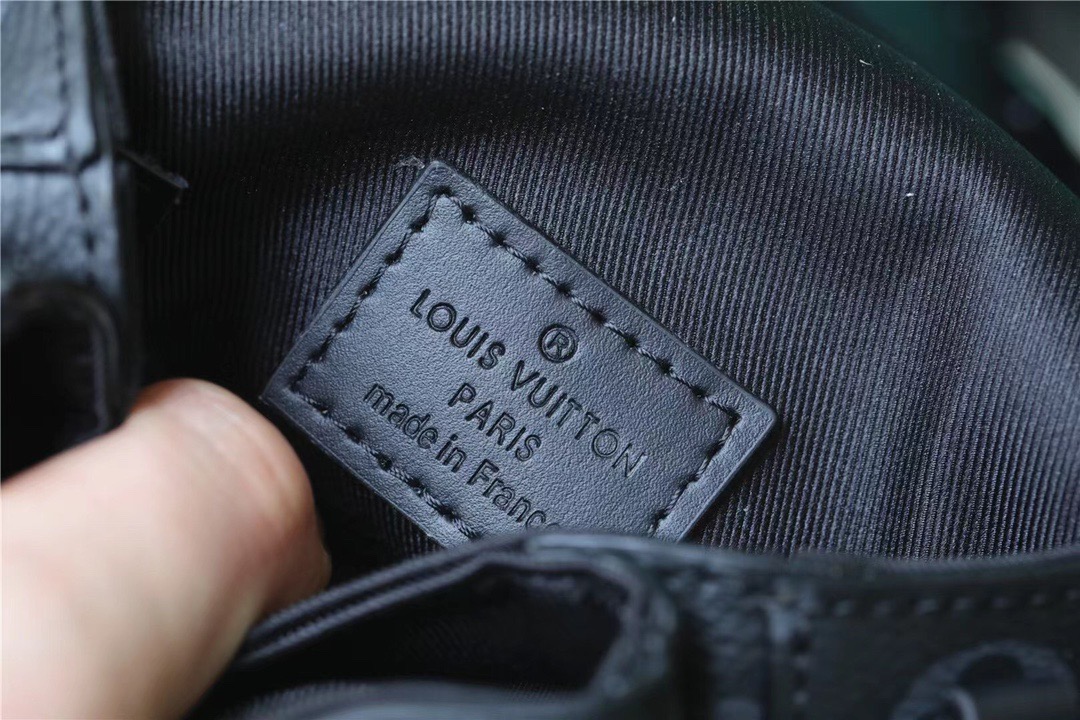 L0vis Vvtt0n S-Lock Vertical Wearable Wallet Monogram Eclipse For Men, Men’s Bags, Shoulder And Crossbody Bags 7.5in/19cm LV