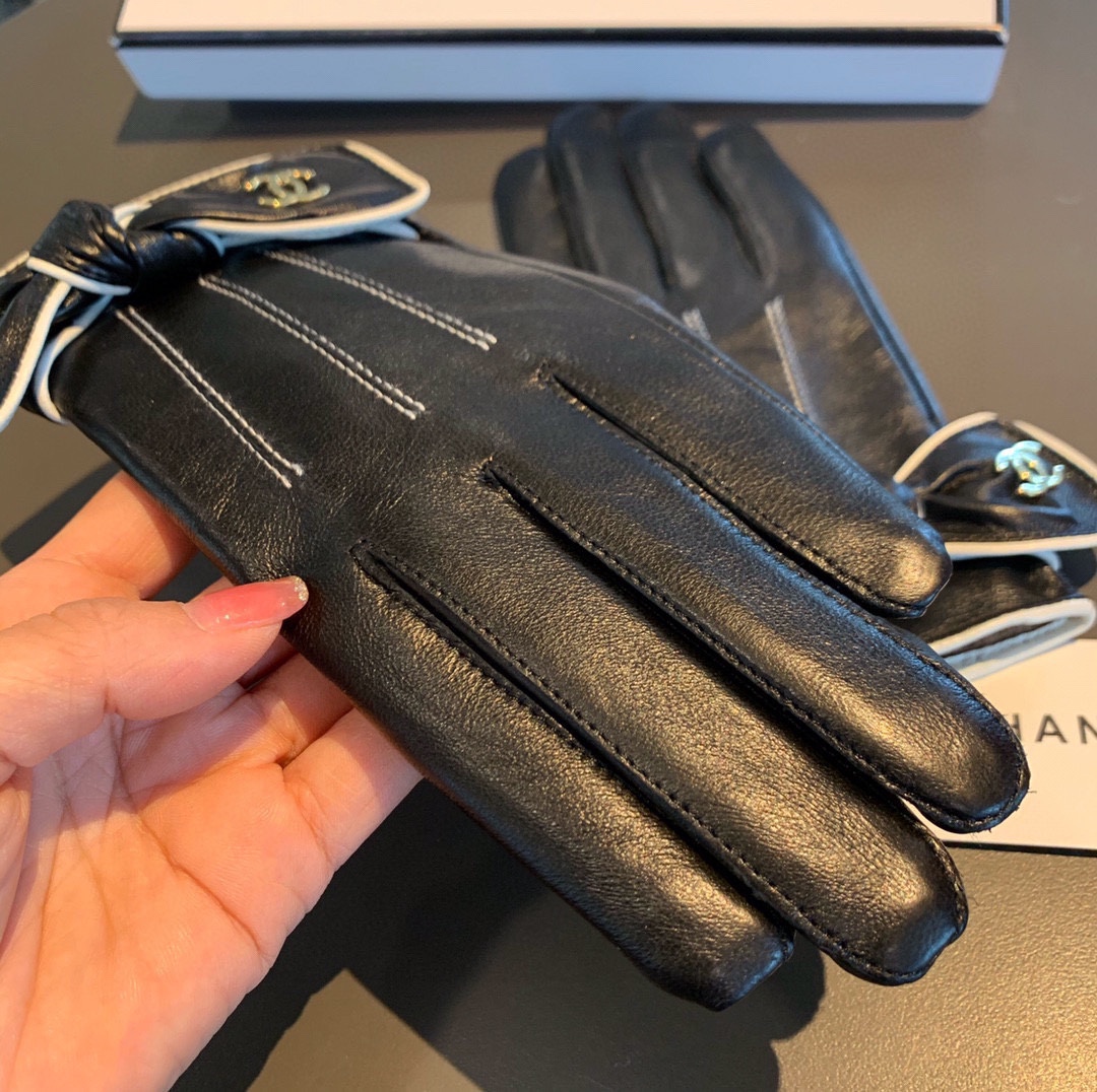 Ch**el Gloves In Black