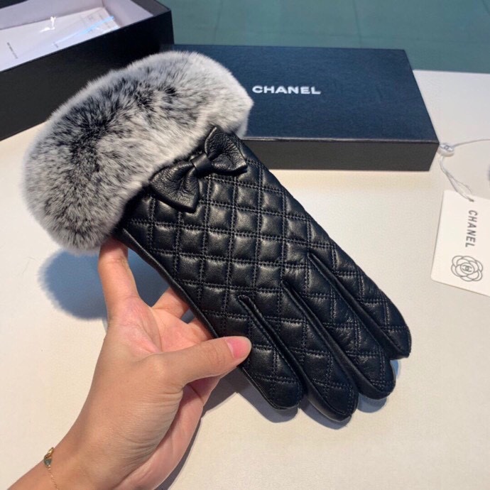 Ch**el Gloves In Black