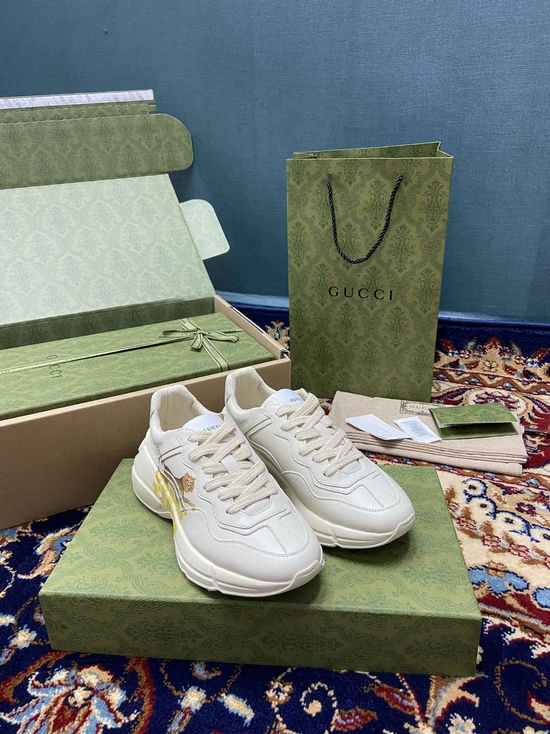 Gvc*1 Men’s Rhyton Sneakers With Gvc*1 Tiger White Ivory For Men 687611 DRW00 9522