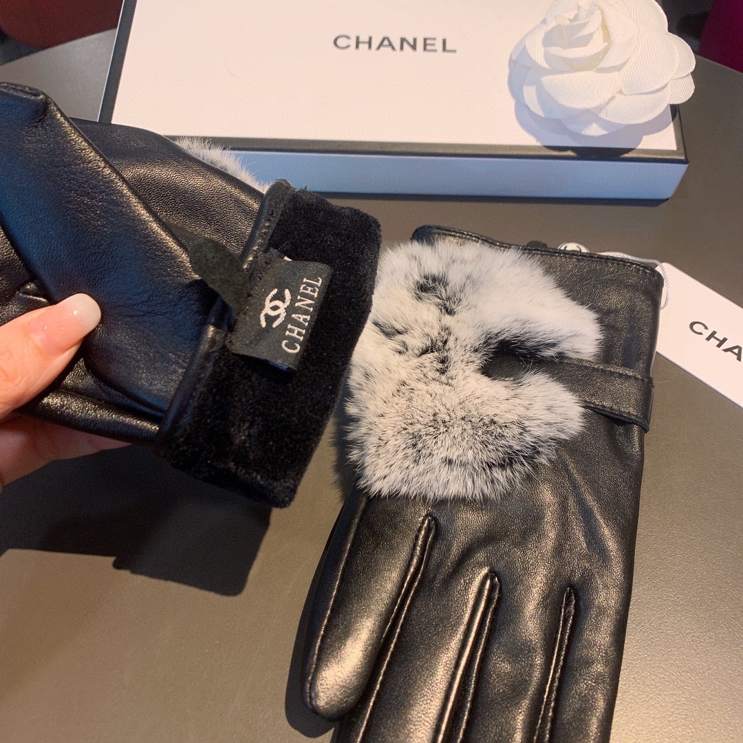 Ch**el Gloves In Black