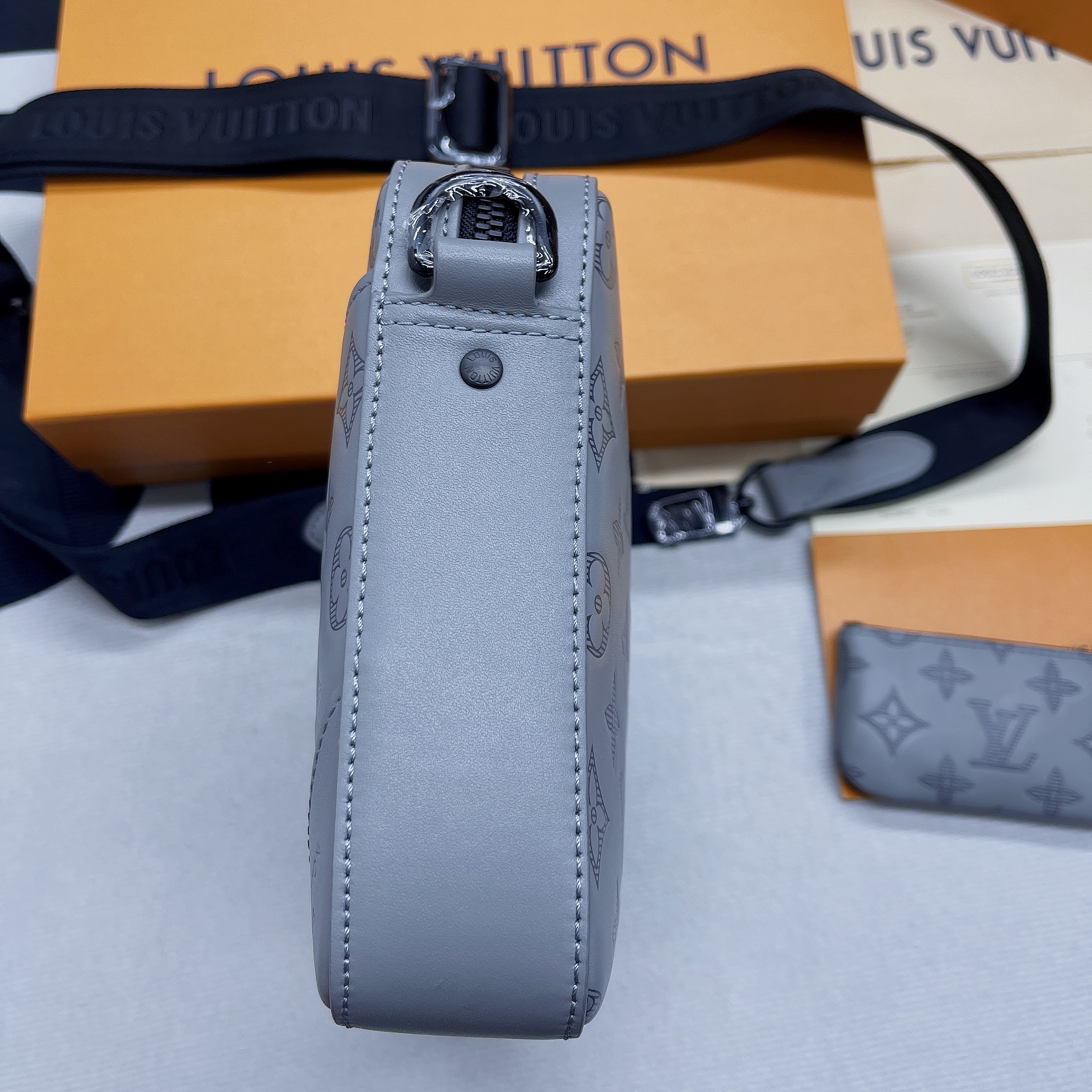 L0vis Vvtt0n Duo Messenger Monogram Shadow Anthracite Gray For Men, Men’s Bags, Shoulder And Crossbody Bags 10.2in/26cm LV M46104