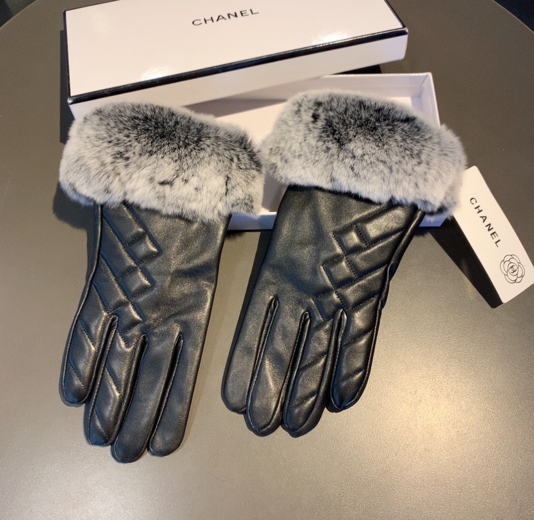 Ch**el Gloves In Black