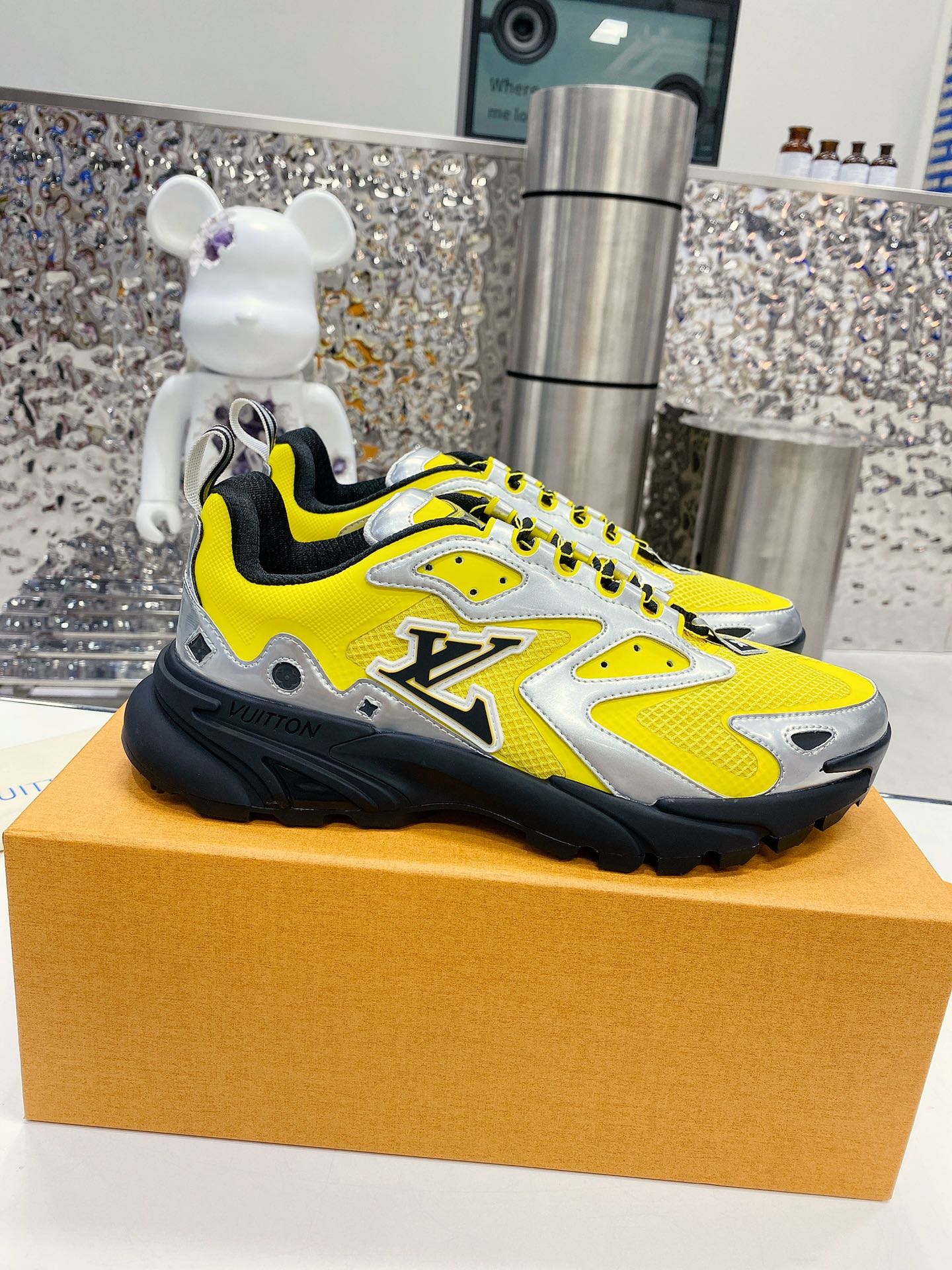 L0vis Vvtt0n Men’s LV Runner Tatic Sneaker Yellow For Men LV