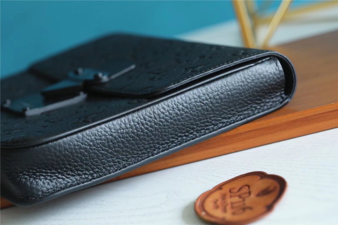 L0vis Vvtt0n S Lock A4 Pouch Taurillon Black For Men, Men’s Bags, Shoulder And Crossbody Bags 10.6in/27cm LV M80582