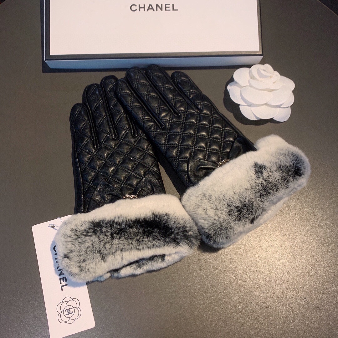 Ch**el Gloves In Black