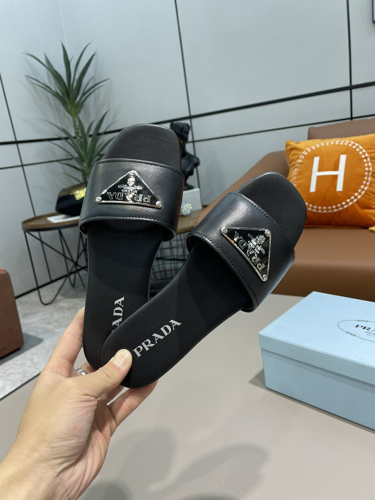 Pra*a Saffiano Slides Black For Women 0.4in/10mm PRD 1XX627_053_F0002_F_010