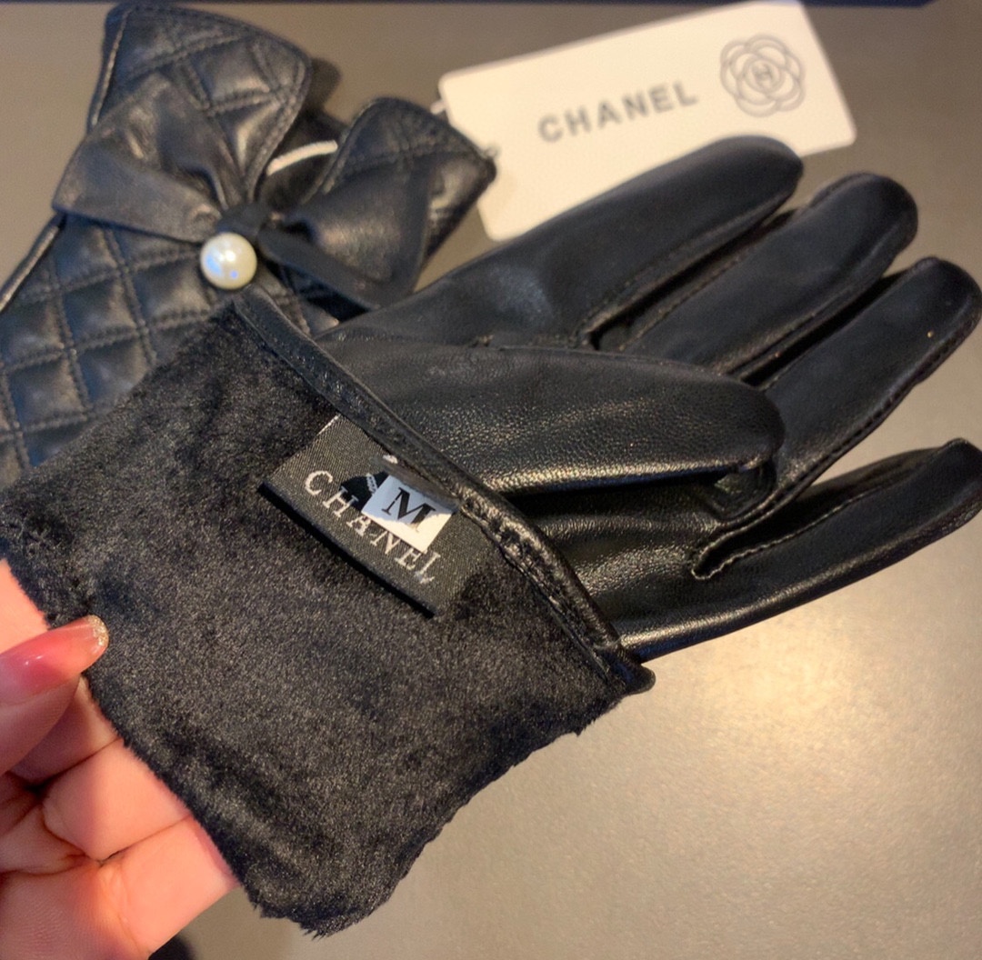 Ch**el Gloves In Black