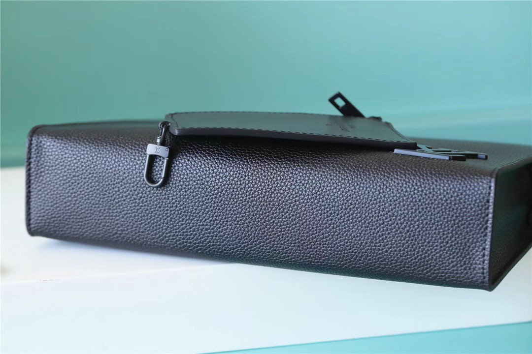 L0vis Vvtt0n Messenger Voyage Aerogram Black For Men, Men’s Bags, Shoulder And Crossbody Bags 11in/28cm LV M59329