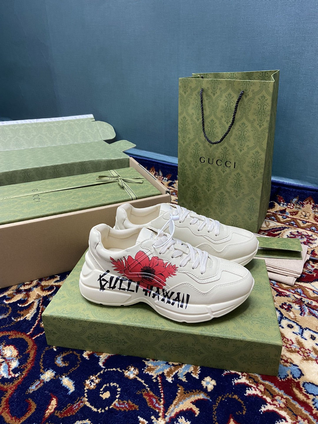 Gvc*1 Men’s Rhyton Sneakers With Gvc*1 Hawaii Poppy Print White Ivory For Men 631708-DRW00-9522