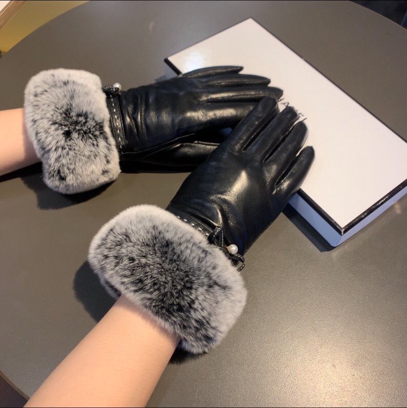 Ch**el Gloves In Black